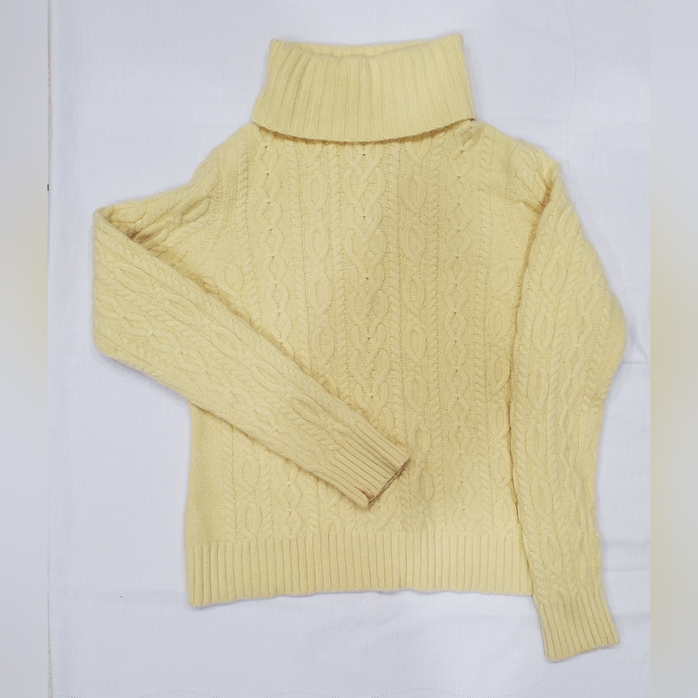Elegant Soft Yellow Cable Knit Cashmere Turtleneck Sweater Size Small
